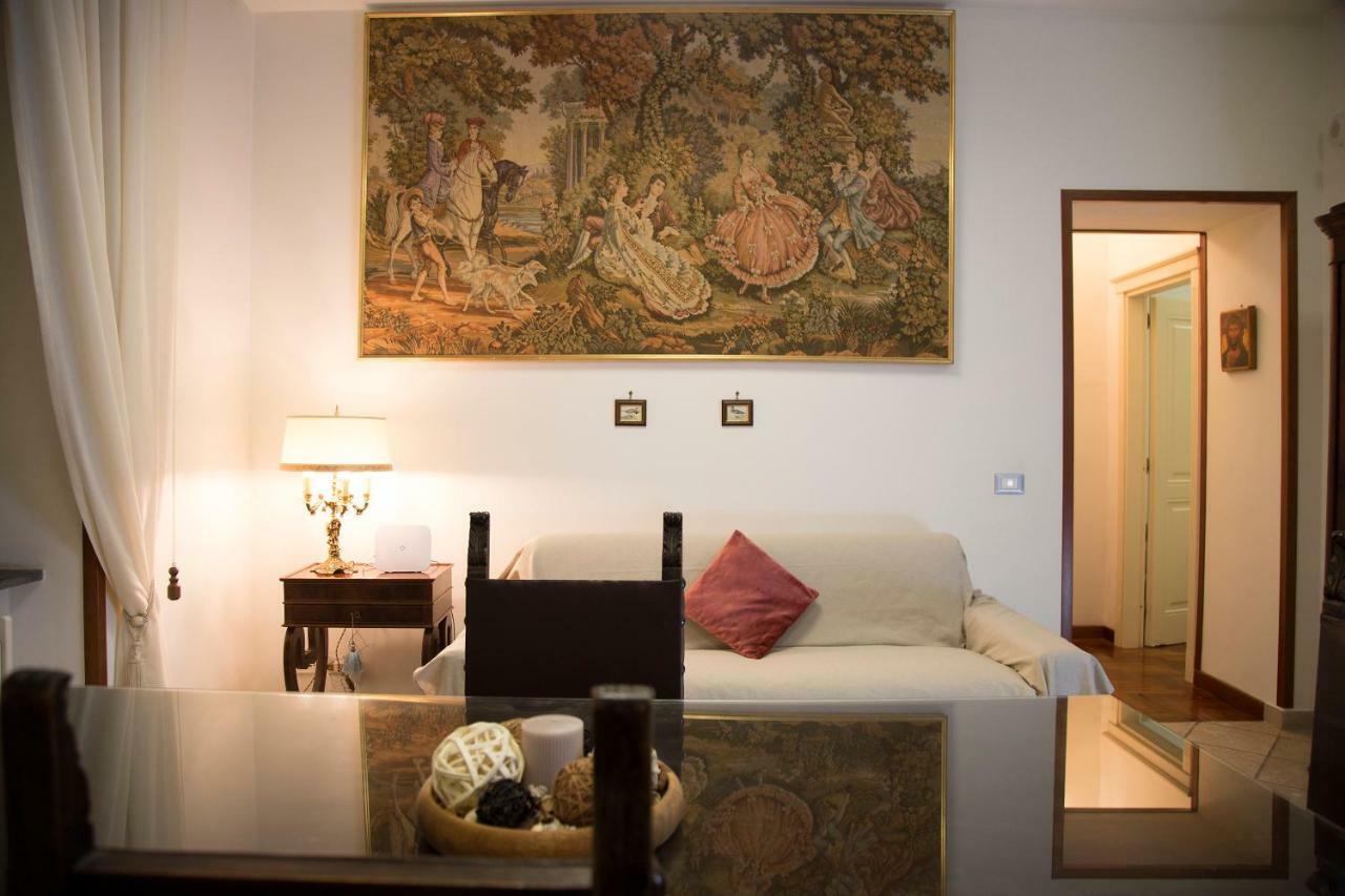 Luci Di S. Chiara Apartment Napoli Bagian luar foto